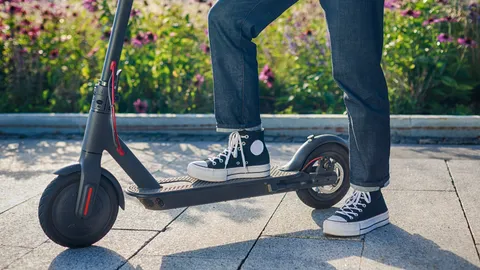 รู้จัก "สกู๊ตเตอร์ไฟฟ้า" ทางเลือกใหม่ของคนเมือง วิ่งบนถนนได้ไหม?
