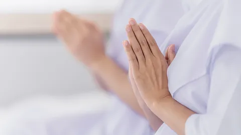 มีด้วยหรือ ปฏิบัติธรรม 1 เดือนได้เงิน คนแห่มาเต็มวัด เบื้องหลังใครควักจ่าย