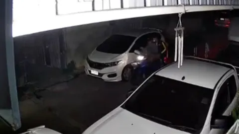 พยาบาลโอด จอดรถที่สาธารณะ วันแรกโดนเขียนป้ายต่อว่า วันต่อมารถโดนทุบ