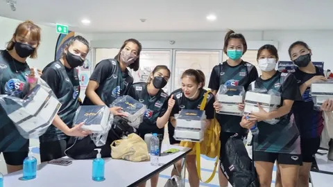 "วิลาวัณย์" ให้โชค "แฟนคลับถูกหวย" เหมาขนม 35 กล่อง เลี้ยงวอลเลย์บอลหญิงไทย