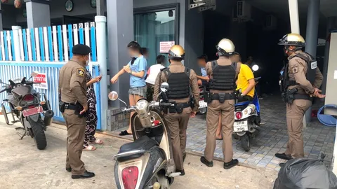 รวบ 15 วัยรุ่น เช่าพูลวิลล่ามั่วยา ตำรวจ สภ.ชะอำ พบพิรุธ ยังไม่ได้นอน