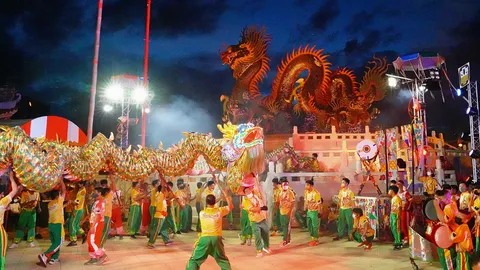 “รถมาหาสนุก” สุดว้าว บุกมังกรนครสวรรค์!