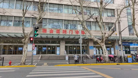 แตกตื่น มือมีดจับตัวประกันในโรงพยาบาลดังเซี่ยงไฮ้ แทงคนเจ็บ 4 ราย