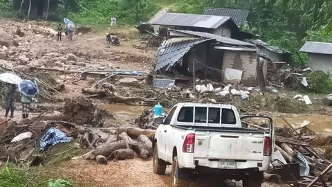 น้ำป่าถล่มดอยไตแลง ฐานที่มั่นเจ้ายอดศึก ก้อนหินทับชาวบ้านตาย 2 สูญหาย 3 (คลิป)