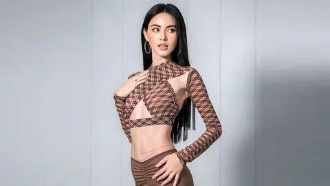 สวยสับ “ใหม่-ดาวิกา” วัดกันให้ดูจะจะรอบเอวบางเฉียบ 22 นิ้วของจริง