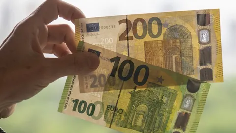 โลกจับตา เงินยูโรร่วง อ่อนค่าเท่าเงินดอลลาร์สหรัฐ ครั้งแรกในรอบ 20 ปี