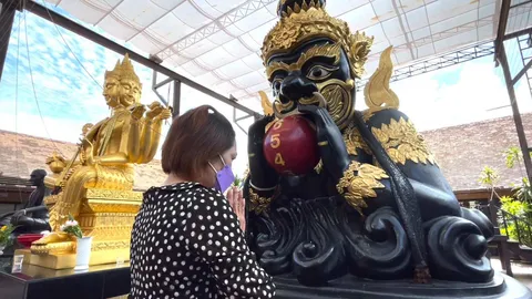คอหวยที่เชียงใหม่ แห่หมุนดวงจันทร์เรียกทรัพย์พระราหู หาเลขเด็ดเสี่ยงโชค
