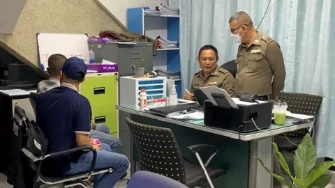 ฝ่ายปกครองจับตำรวจ