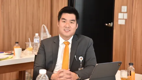 เพื่อไทย จี้ "ประยุทธ์" ตื่นจากฝัน หลังยานยนต์ไฟฟ้า ย้ายฐานลงทุน อินโดฯ