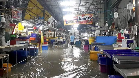 เตือนคนสมุทรปราการ-ชลบุรี ทะเลหนุนสูง นํ้าทะลักท่วม อ.บ่อไร่ อ่วม 1 เมตร