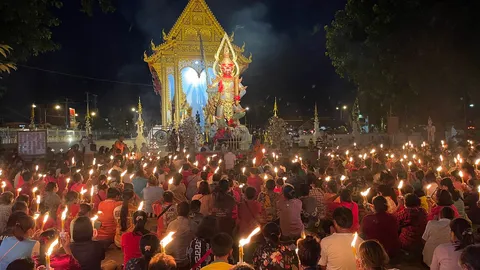 แรงศรัทธาล้นหลาม แห่ส่องเลขขันน้ำมนต์ ท้าวเวสสุวรรณพญาเศรษฐี กำแพงเพชร (คลิป)