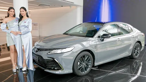 ยลโฉมโตโยต้าพริตตี้รุ่นใหม่ 2022 พร้อม “คัมรีรุ่นพิเศษฉลองครบรอบ 60 ปี