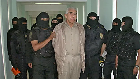 เม็กซิโกจับราชายาเสพติดรายใหญ่ แต่สังเวยแบล็กฮอว์ก-นาวิกฯ ดับ 14 ศพ