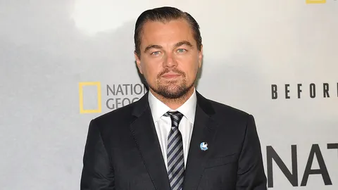 "ลีโอนาโด" ชวนแฟนสาว "คามิลา มอร์โรน" นั่งชิลริมหาด