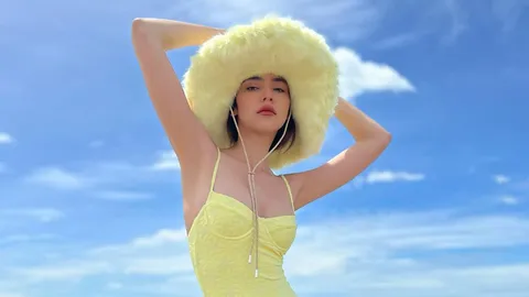 ปล่อยของทะเลหัวหิน “จีน่า เดอะเฟซ” ใส่บิกินีหลากสีสันอวดหุ่นแซ่บ