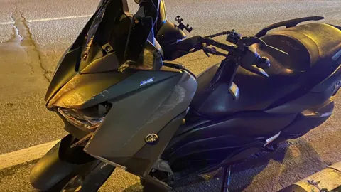 ตำรวจ อคฝ.ซิ่ง จยย.แหกโค้งชนแบริเออร์ หัวฟาดฟุตปาท ดับคาสนิทจมกองเลือด