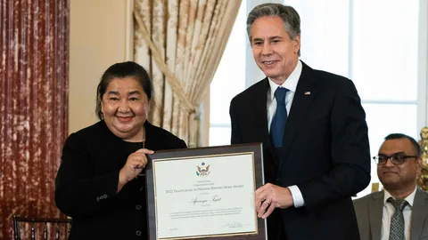 สหรัฐฯ ปรับไทย ขึ้น ‘เทียร์ 2’ ค้ามนุษย์ มอบรางวัลหญิงไทยช่วยเหยื่อประมง