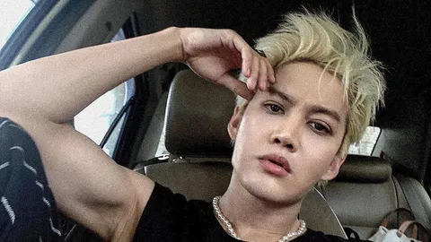 “กอล์ฟ พิชญะ” โพสต์รูปหัวทอง ปากแดง “เชียร์ ฑิฆัมพร” เข้ามาแซว ทำเอาแฟนๆ ฟิน