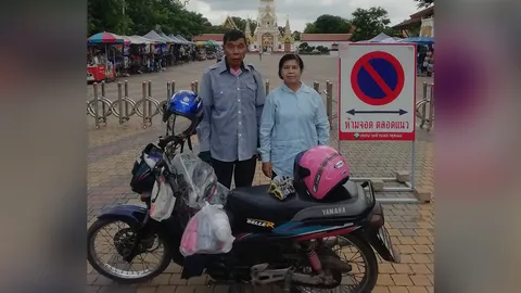 โซเชียลแชร์ทริป "สองลุงป้า" ขี่มอเตอร์ไซค์คู่ชีพ จากลำปางเที่ยวอีสาน