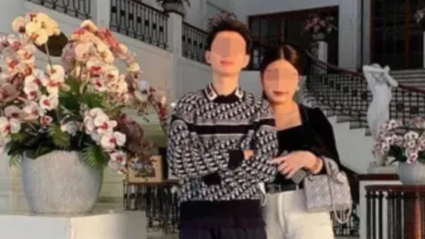 ตร.สิงคโปร์ ออกหมายจับ หญิงไทย-สามี หนีคดีฉ้อโกงสินค้าแบรนด์เนมกว่า 800 ล้าน