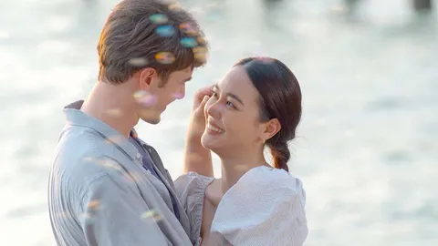 “มิกค์-เจนนี่” สวีตหวานริมทะเล จูบซ้ำซ้อนปากแทบเปื่อย ใน “สายเลือดสองหัวใจ”