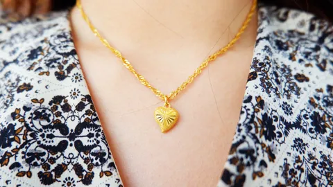 ทำนายฝันแม่นๆ "ฝันว่าได้สร้อยทอง" พร้อมความหมาย และเลขเด็ดนำโชค