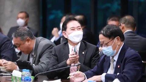 “พนิต-ไชยยศ” ใช้เอกสิทธิ์ ส.ส. แม้ “ปชป.” กล่อม ส.ส.โหวตอุ้ม 11 รมต.