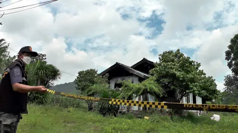 ไฟปริศนาไหม้บ้านยายวัย 70 ที่ตากฟ้า วอดหมดทั้งหลัง โชคดีไม่มีคนอยู่ 