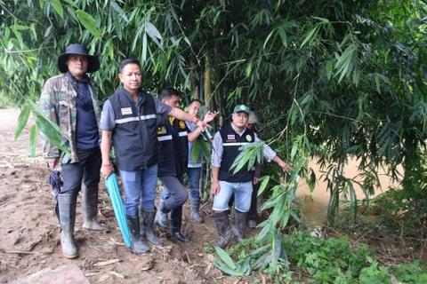 ตลิ่งแม่น้ำสาย-แม่น้ำรวก ดินพังทลาย น้ำเซาะถนน 12 กม. หวั่นกระทบมั่นคง