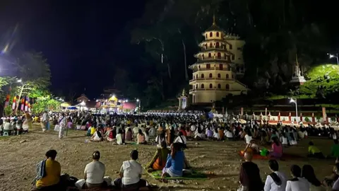 ชาวพุทธนับหมื่นร่วมบุญใหญ่ รับครูบาบุญชุ่มออกจากถ้ำ 31 ก.ค.นี้ 