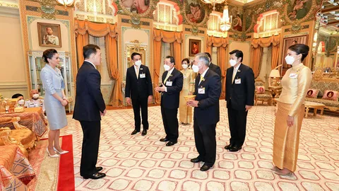ในหลวง พระราชินี พระราชทานพระบรมราชวโรกาสให้ "ธนินท์ เจียรวนนท์" เข้าเฝ้าฯ