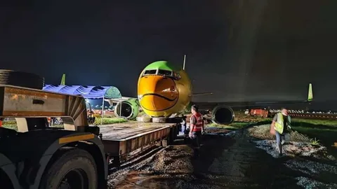 ผอ.สนามบินแม่ฟ้าหลวงแจง กู้เครื่องนกแอร์ไม่ได้ ฝนตกดินอ่อนล้อหลักซ้ายจม