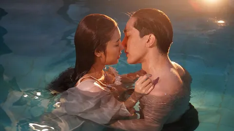 มงกุฎกรรม EP.33 "ไกด์-ซาร่า" เกินพี่น้อง กอดจูบ นัวเนียดูดดื่มกลางสระน้ำ