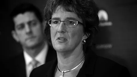 ช็อก รถชนประสานงา ส.ส.หญิงสหรัฐฯ เสียชีวิต พร้อมคนอื่นอีก 3 ศพ