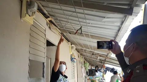 คนงานโยงสายไฟไปช็อตปลาในบึง โดนช็อตเอง ตายมือยังกำถุงปลา 