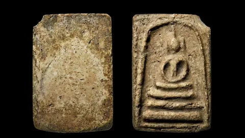 พระสมเด็จบางขุนพรหม พิมพ์สังฆาฏิ มีหู พิมพ์เส้นศิลป์ลึกชัดตามมาตรฐานพิมพ์