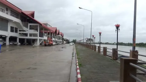 เตือนอุบลราชธานี เจอฝนตกยาว 2 สัปดาห์ ล่าสุดพ่อลูกเก็บผักบุ้งจมดับ 2 ศพ