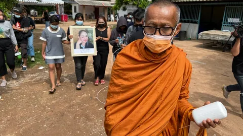 เศร้า หนุ่มบ้านฉางนิมนต์พระพาแฟนกลับบ้าน ไฟคลอกตายหน้าห้องน้ำผับฯ