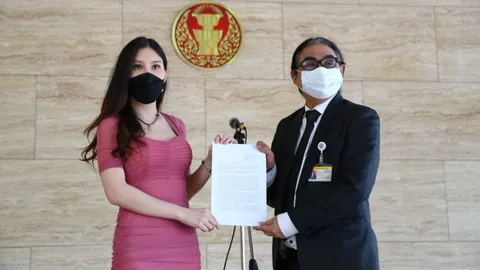 ร้อง ส.ส.ก้าวไกล สภาทนายความ ไม่ให้สอบข้อเขียน แต่งกายไม่ตรงเพศสภาพ