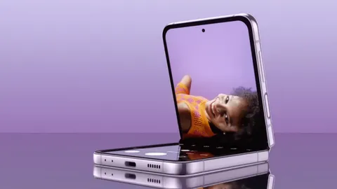 Samsung ส่ง Galaxy Z Flip 4 สมาร์ทโฟนจอพับได้ เน้นความเป็นแฟชั่นมากขึ้น