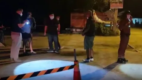 "วัยรุ่นชลฯดุ" นัดเคลียร์ไม่จบ-ยกพวกตีกันเดือด "มีด-ไม้-ปืนครบ" เจ็บ 2 (คลิป)