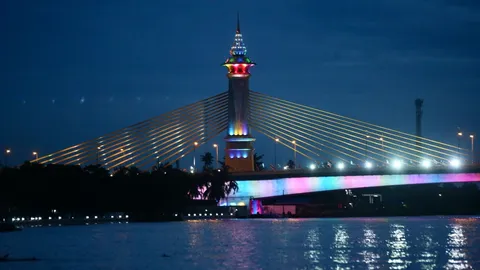 13 สะพานข้ามแม่น้ำเจ้าพระยา ประดับไฟเฉลิมฉลองเนื่องในวันแม่แห่งชาติ