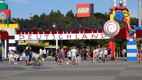 ช็อก เครื่องเล่นโรลเลอร์โคสเตอร์ เลโก้แลนด์เยอรมนีชนกัน เจ็บกว่า 30 ราย