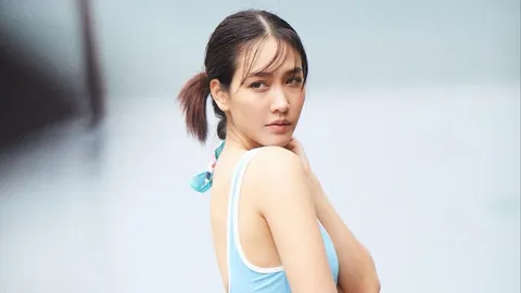 หนุ่มๆใจเต้นรัว เมื่อ "มิน พีชญา" เสิร์ฟความเซ็กซี่ท้าแดดในชุดว่ายน้ำทูพีซสีสดใส