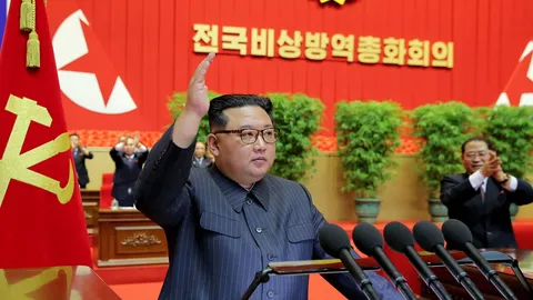 เกาหลีเหนือยกเลิกการสวมหน้ากาก หลังประกาศชัยชนะเหนือโควิด