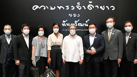 ดร.นันทวัฒน์ บรมานันท์ จัดนิทรรศการจากงานอดิเรกช่วยคนหูหนวก