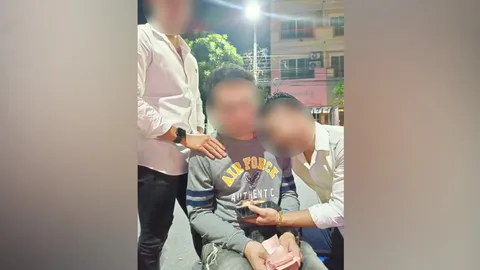 หนุ่มต้องการเงิน พาแม่ไปหาหมอ ลองเป็นเด็กเอนฯ ให้เพื่อน สุดท้ายทำซึ้งจนน้ำตาไหล