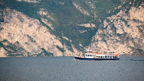 เจอแล้ว ร่าง ‘พ่อฮีโร่’ โดดลงทะเลสาบอิตาลี ช่วยลูกจนรอด ก่อนจมน้ำดับ