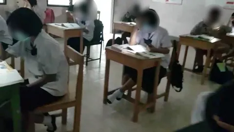 โรงเรียนแจงดราม่า ไร้ไฟใช้กว่า 2 เดือน เด็กนั่งส่องไฟเรียน บอกแค่ช่วงฝนตก ฟ้ามืด