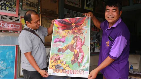 อาลัย "อาแอ๊ด" มีเพียงโปสเตอร์หนังกับลายเซ็นกว่าร้อยแผ่นให้พิพิธภัณฑ์บัญชา